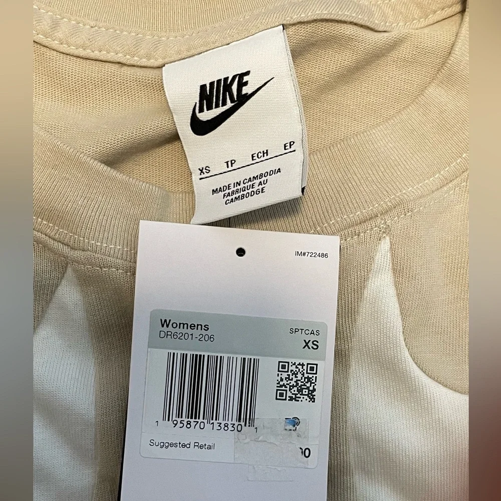 Nike boxy crop t-shirt